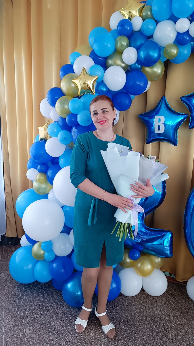 Я обычный воспитатель. С бюджетной зп. Какой там покупайте, да покупай. Фотоархив. 