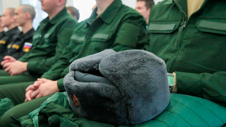    "Я вообще в офицеры хочу. Пусть мне сразу в деле напишут - серьёзный, мол, собранный". Фото: Кузьмичёнок Василий/Агентство "Москва"