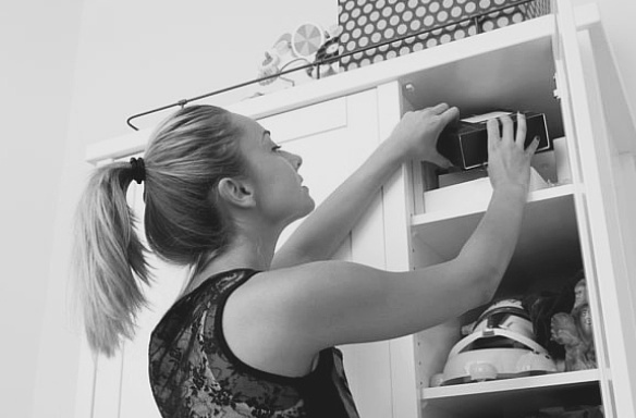 C любовью к каждому ,Наташа Эльберг- более 24 лет непрерывно практикующий энергопсихолог, кризисный психолог, синестет, автор книг-бестселлеров, автор методики ментальной трансформации и коррекции любых жизненных ситуаций с помощью специальных энергетических практик. Автор - мастер энергетического таро.
