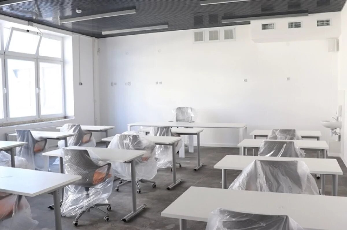    В Новосибирске появился забор-шпаргалка у строящейся школы