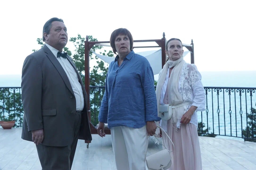 Александр Клюквин, Татьяна Орлова и Елена Сафонова "Старушки в бегах. Крымские каникулы"