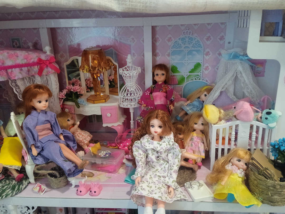 Кукольный домик. Фото автора.