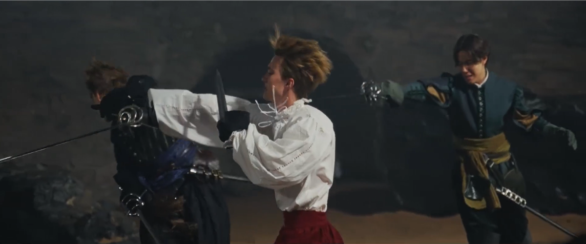 Ричард Окделл дерётся на дуэле сразу со всеми противниками. Подленько...