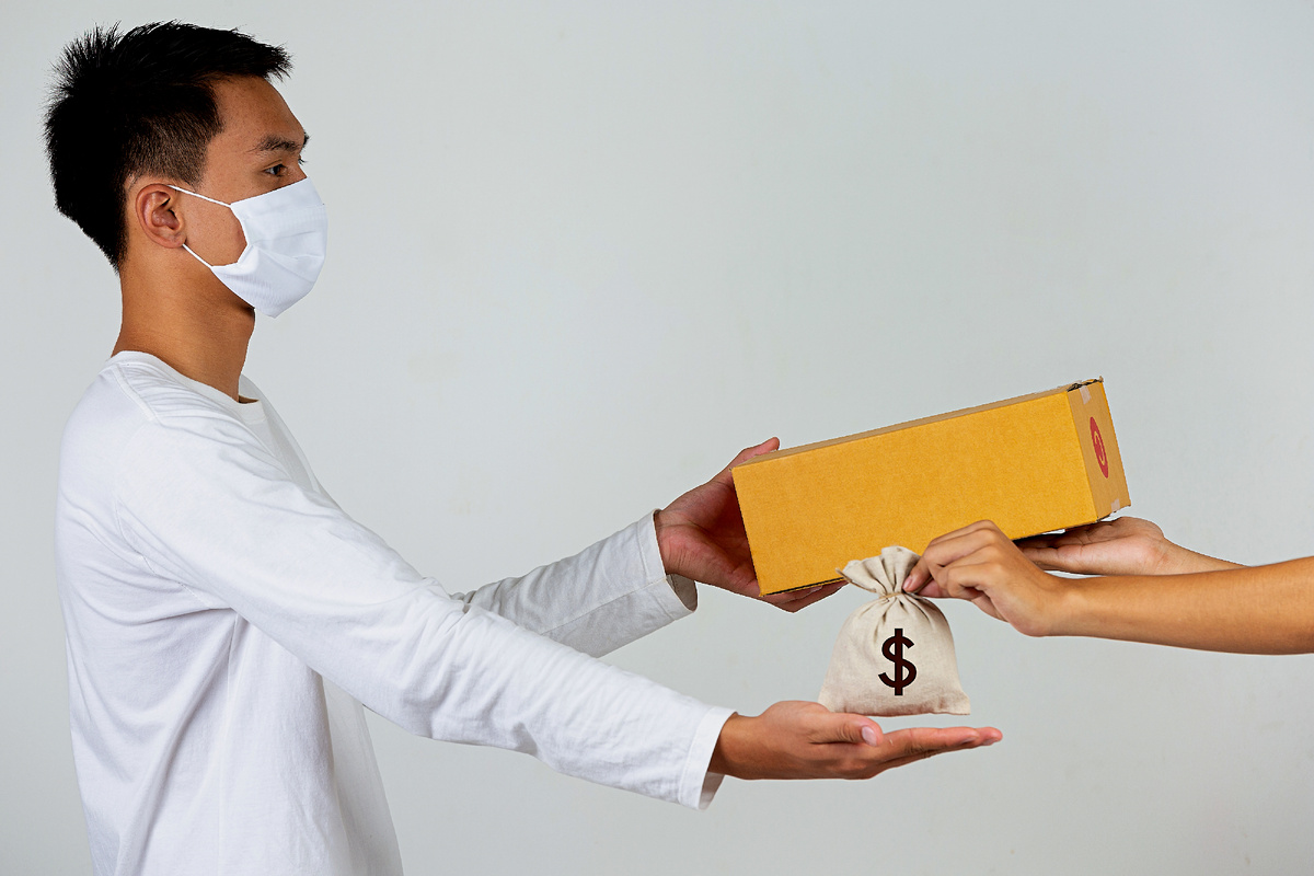 Обмен денег на товары