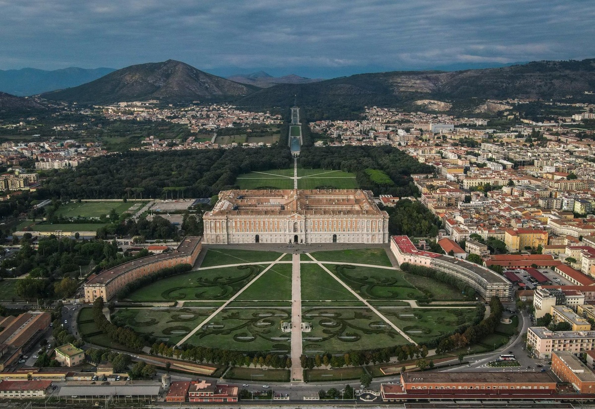 Королевский дворец в Казерте