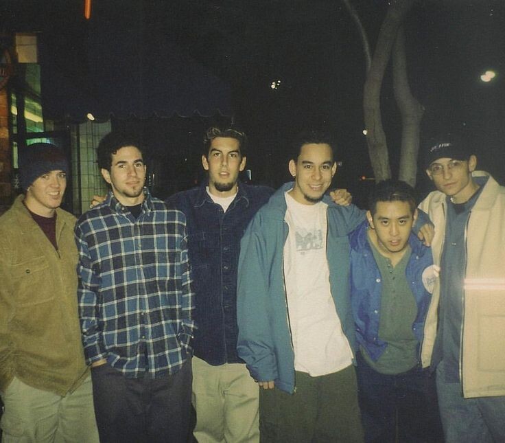 Состав группы Linkin Park (1999-2017) Честер Беннингтон крайний справа