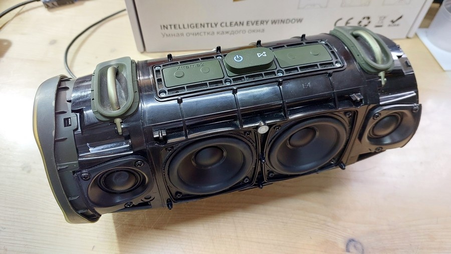 В таком виде поступила колонка в ремонт (так вышло, что фото сделано уже после ремонта)