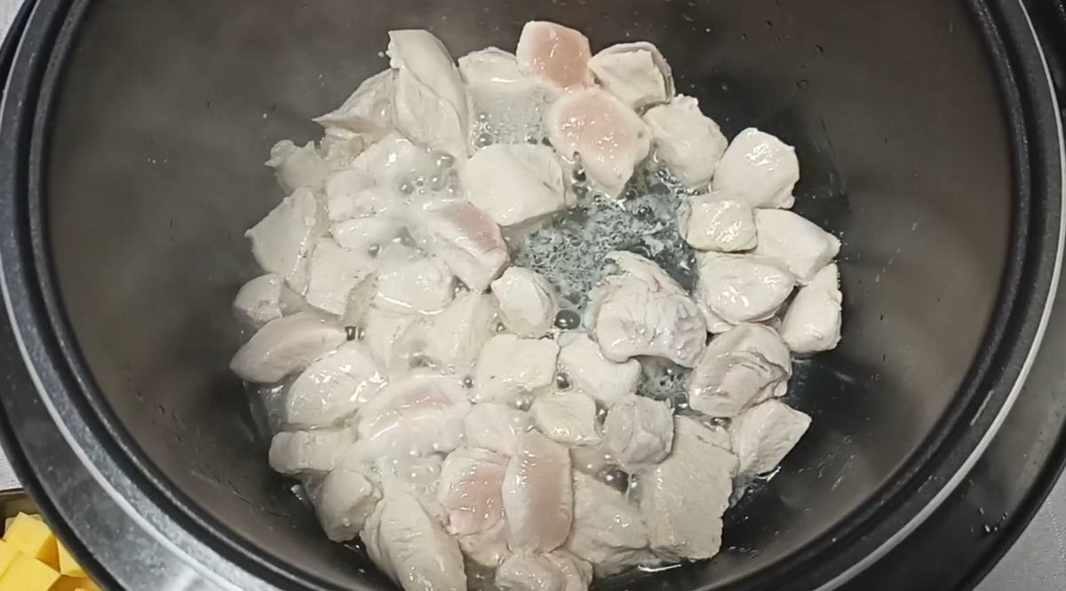 Обжариваем куриное филе