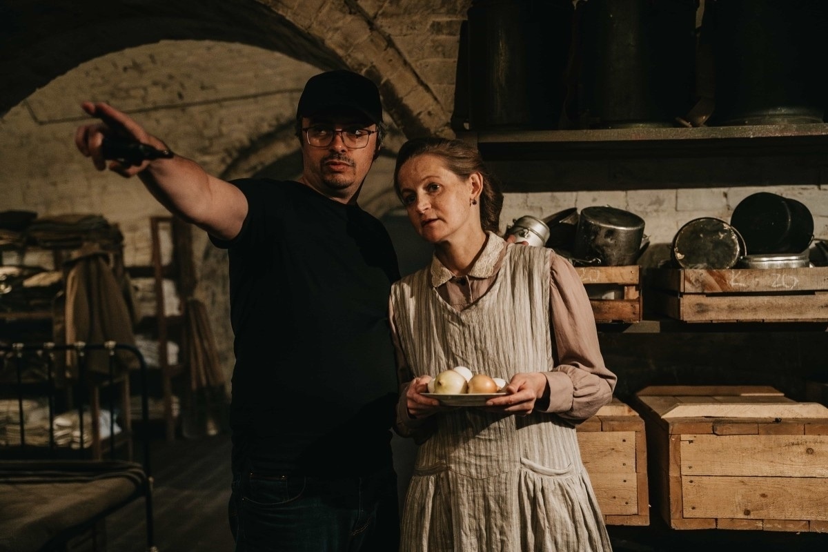 На съемках фильма "В списках не значился" с режиссером Сергеем Коротаевым. Фото- Яндекс-картинки