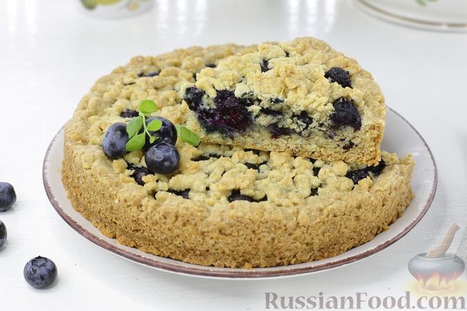 масло сливочное, яйца, сахар, мука, разрыхлитель, корица молотая, соль, голубика, крахмал кукурузный