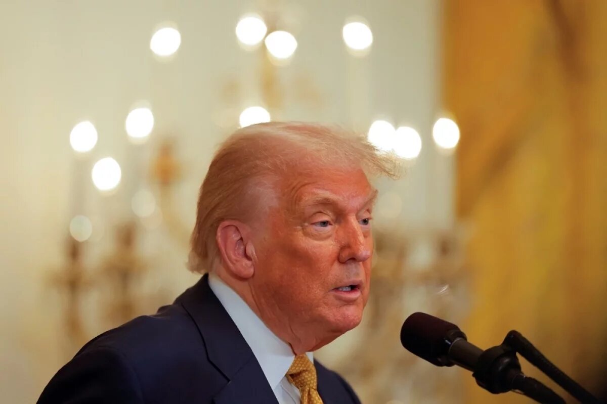    Bloomberg: ФБР скрыло имя Трампа из файлов правительства по делу Эпштейна