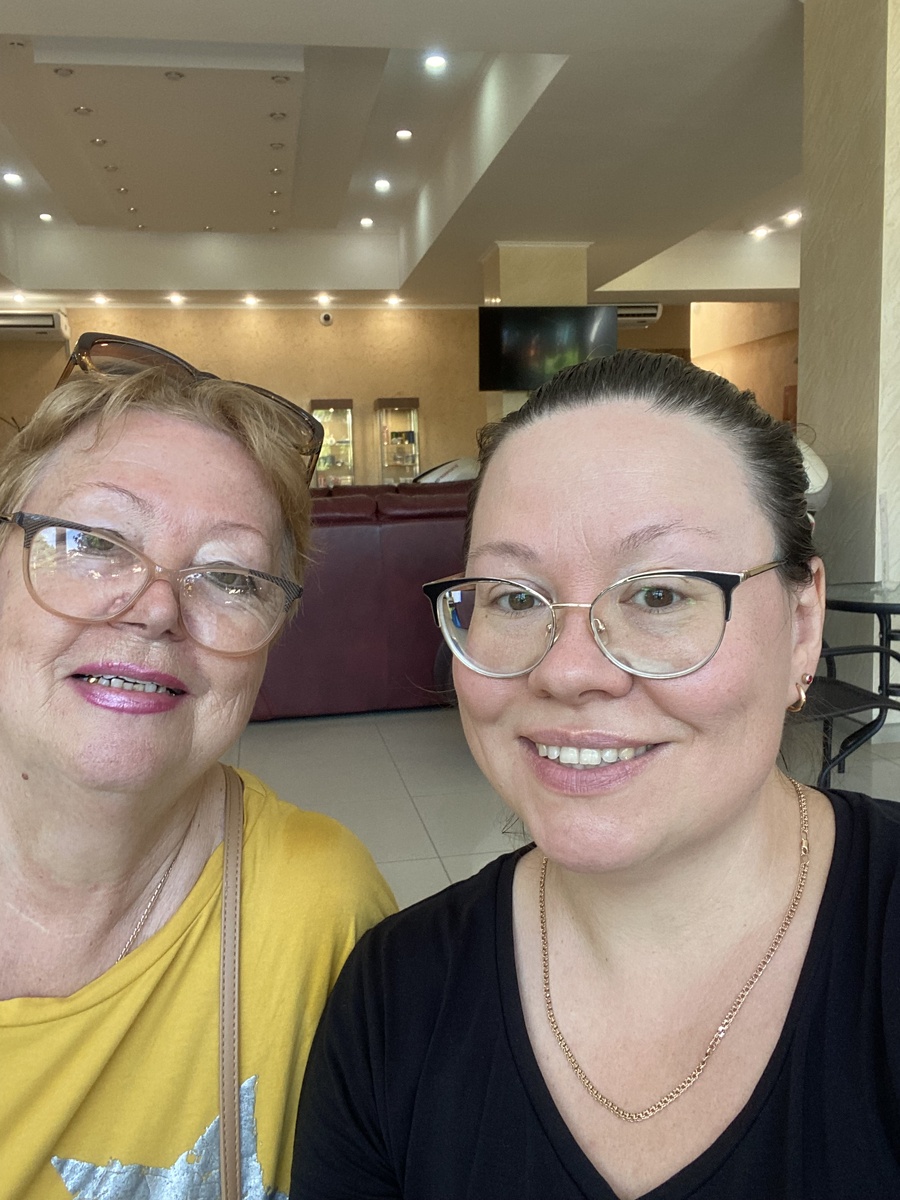 Сидим чаи-кофеи гоняем в лобби отеля! 