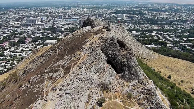Рис. 1. Знаменитая Сулейман гора в г. Ош