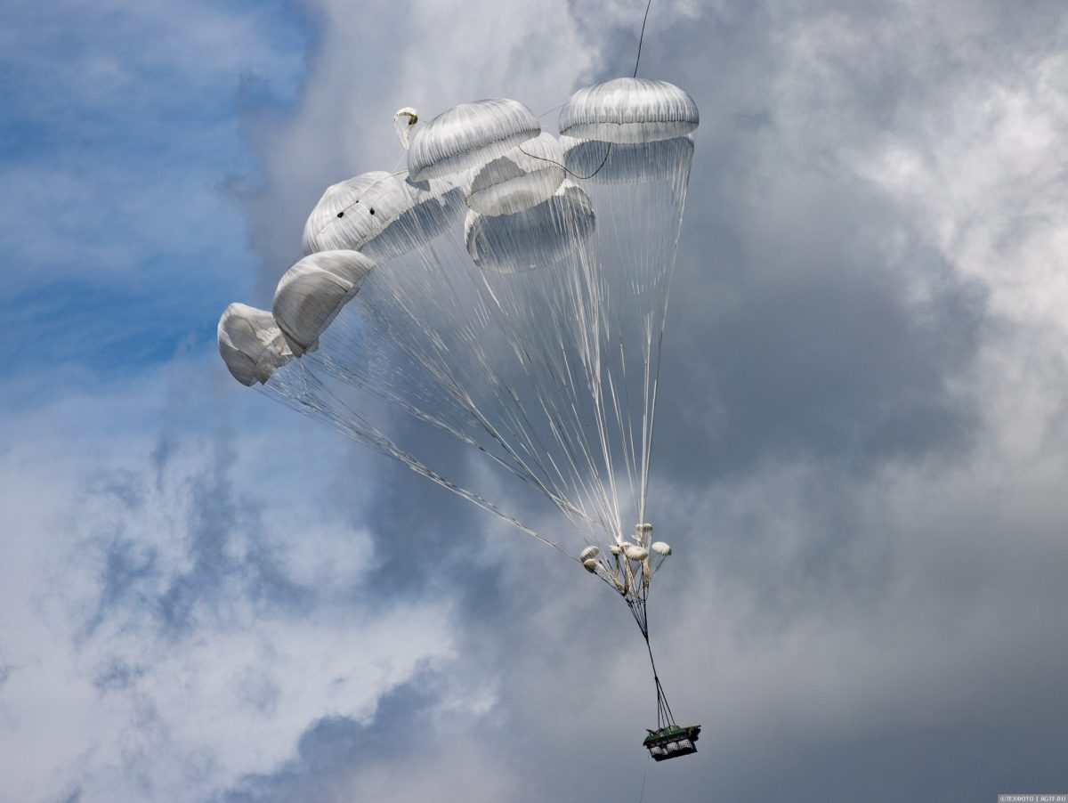 Десантирование с многокупольной парашютной системой