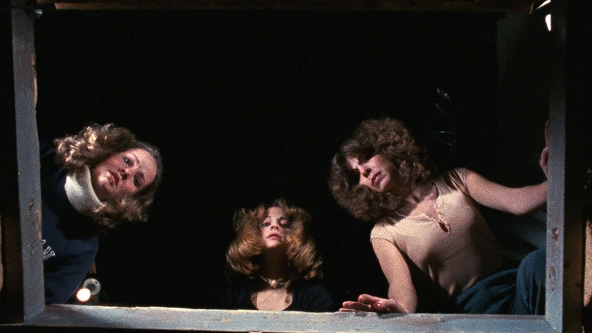 Кадр из фильма "Зловещие мертвецы"