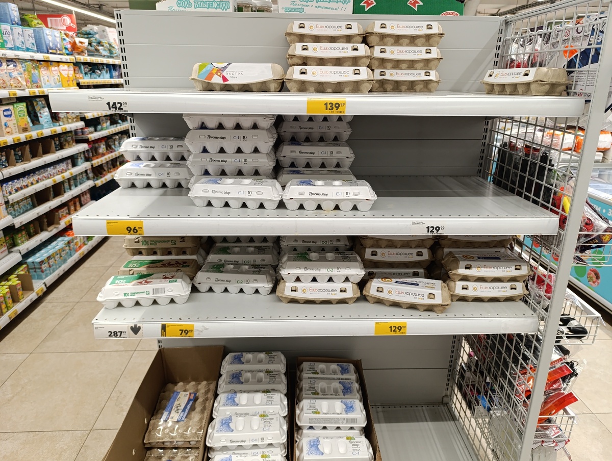    Покупатели стали хитрее: зачем они подменивают яйца в магазинах