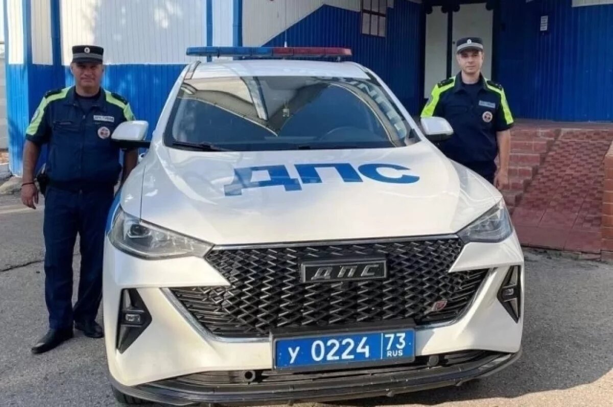    Под Ульяновском сотрудники ДПС пришли на помощь потерявшей создание девочке