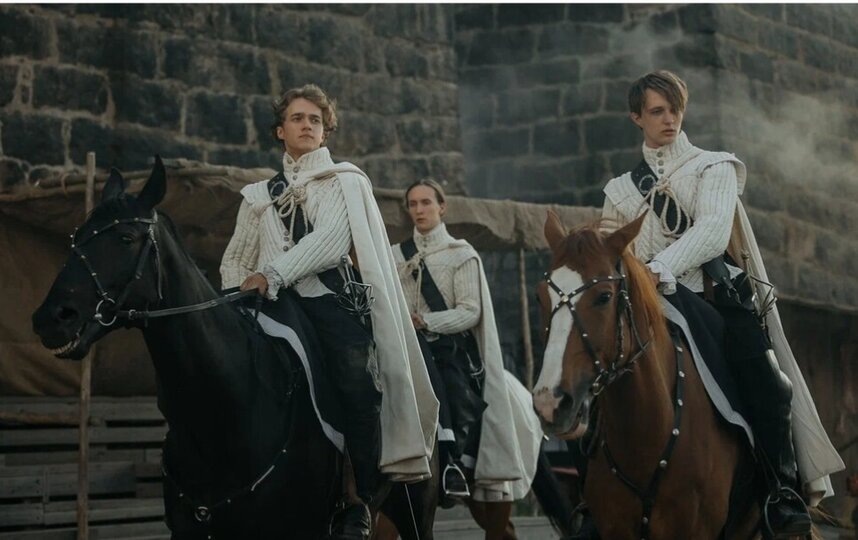    Евгений Зайфрид в роли Арно Савиньяка в сериале "Этерна"пресс-служба Кинопоиска