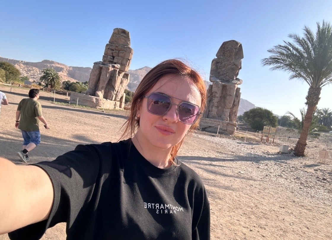 Если вы не доверяете уличным торговца экскурсий, то можно покупать экскурсии втридорога у отельного гида, как делаю это я)