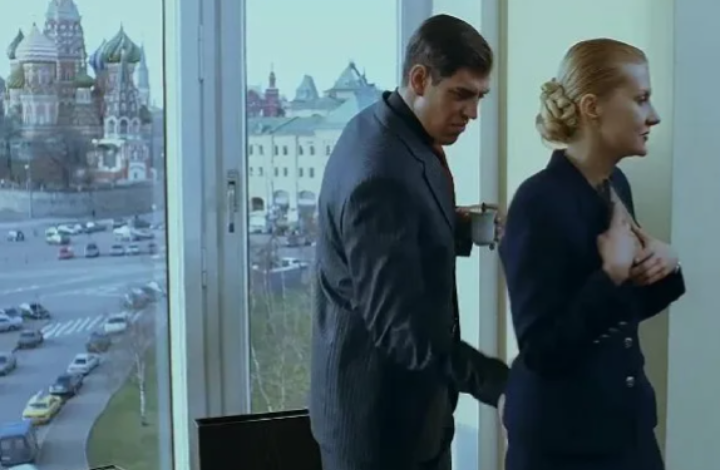 Как ладонь не отбил -- загадка...