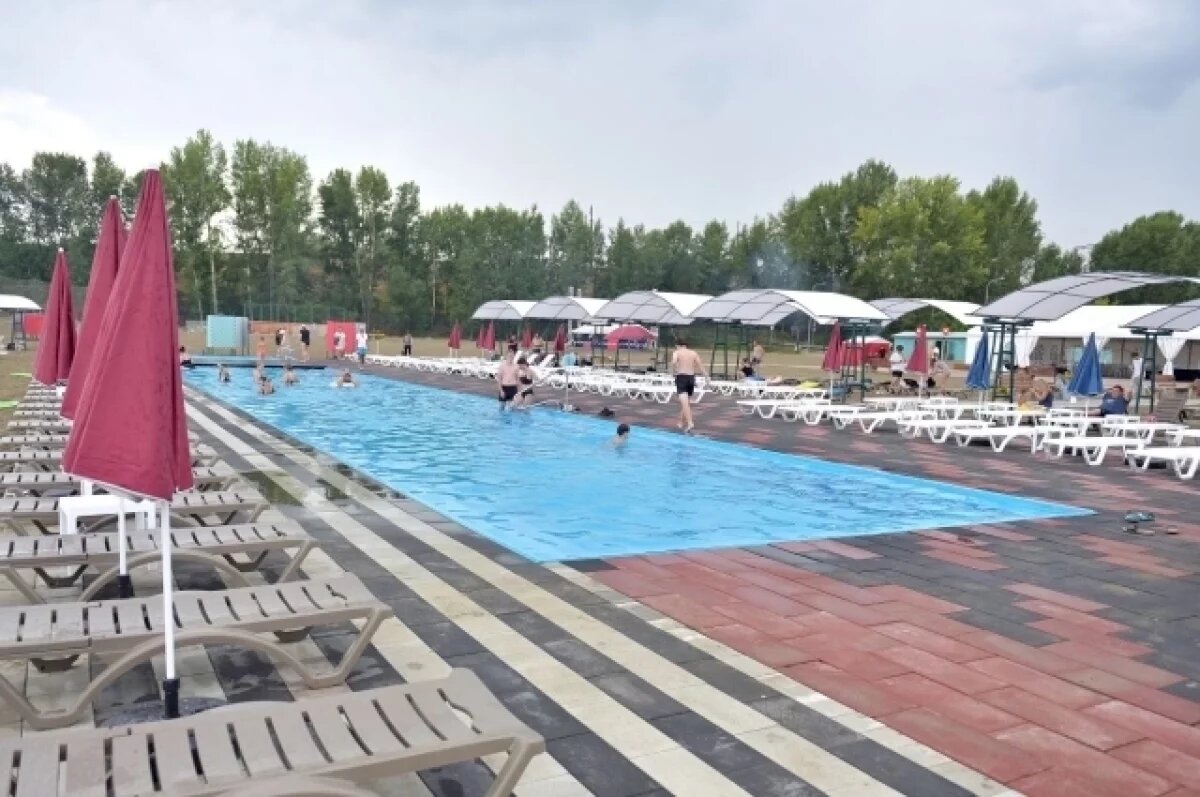    До 2 тысяч человек отдыхает в выходные на барнаульском пляже «Лапа»