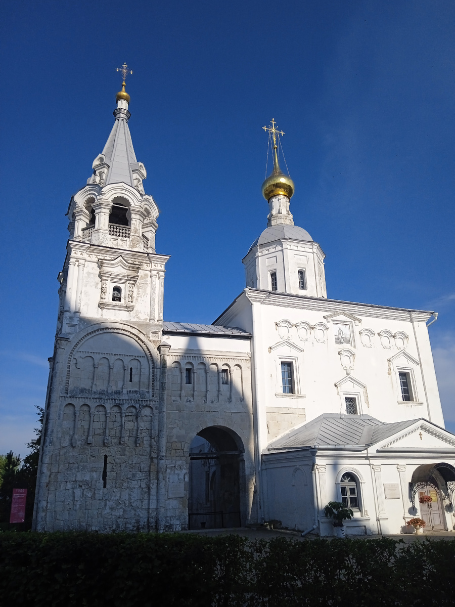 Боголюбовский монастырь. Старый храм. 
