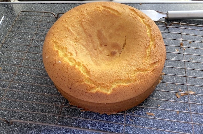 Почему пироги и торты оседают после духовки и как этого избежать?