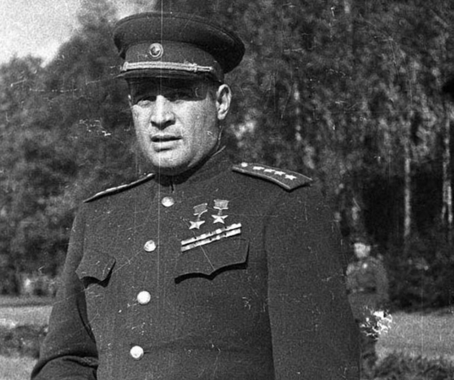 Генерал армии Черняховский И.Д. командующий 3-им Белорусским фронтом.