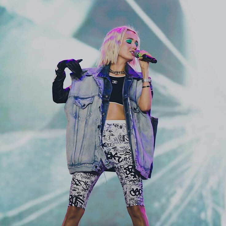 Клава Кока - подходит для её новой песни рифма: «Кока - стафилококка». Дарю. Фото Яндекс.Картинки