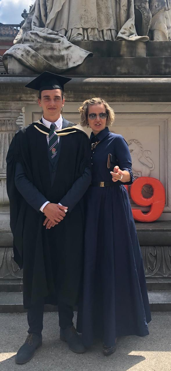 Выпускной в Англии у старшего сына, дресс-код.