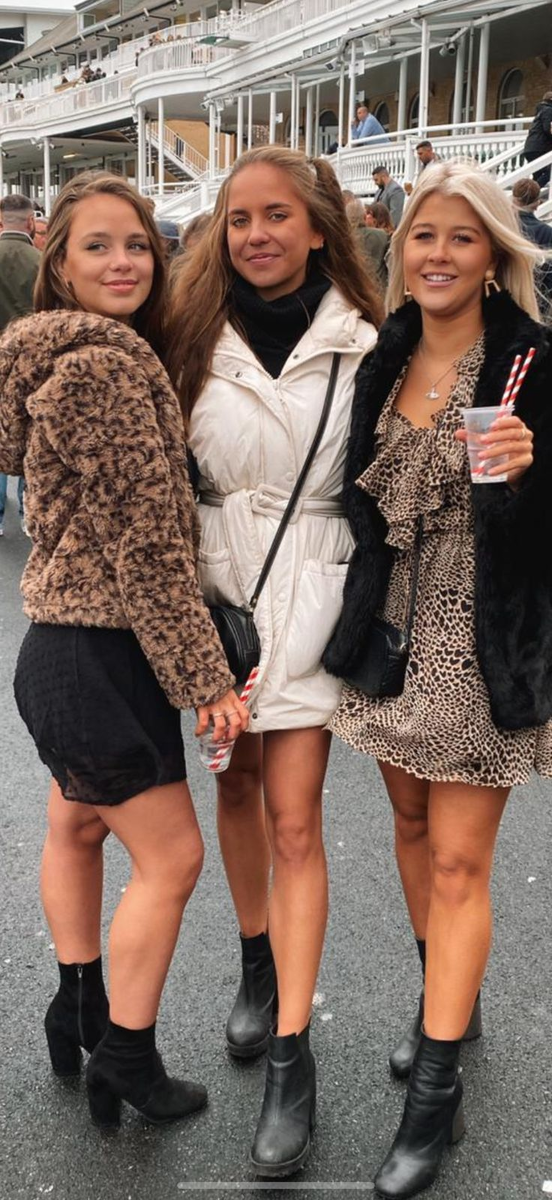 А вот какие ухоженные волосы и лица. Скачки, Лондон.