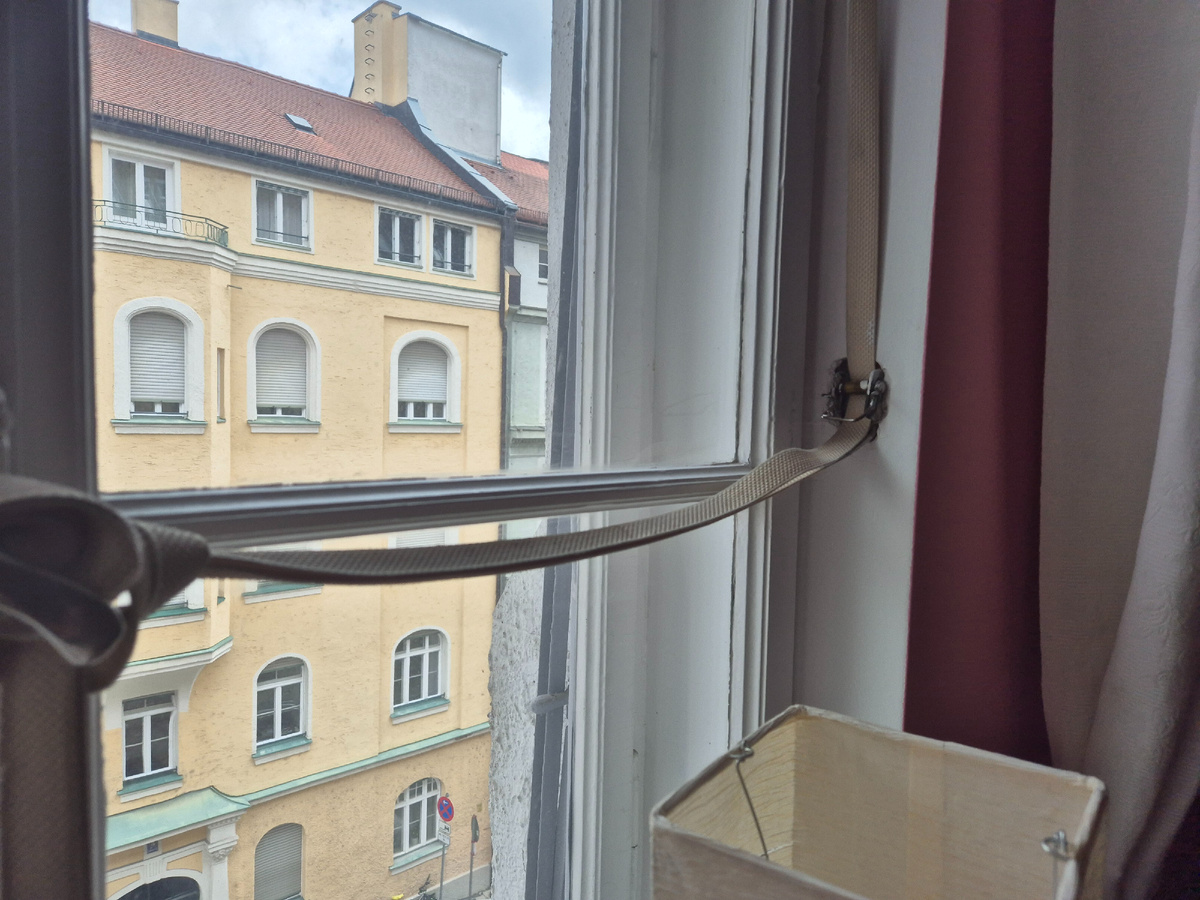 от старости тоже механизмы стираются, но от ветра и дождя скорее. Мюнхен