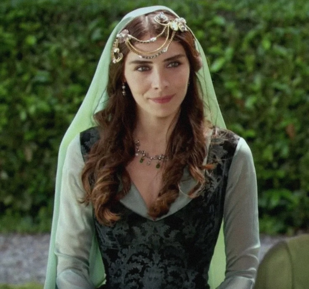 Я буду снова жить здесь. 