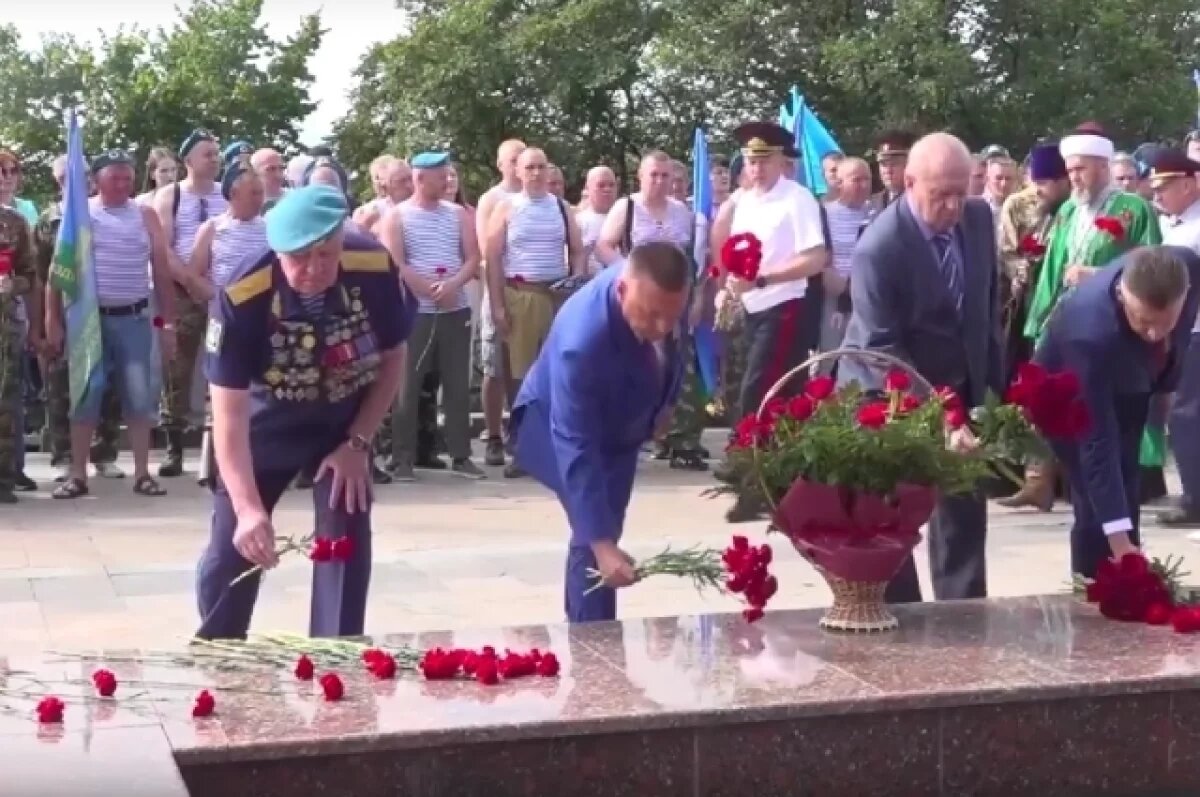    Ульяновцы почтили память десантников, погибших в боях за Родину