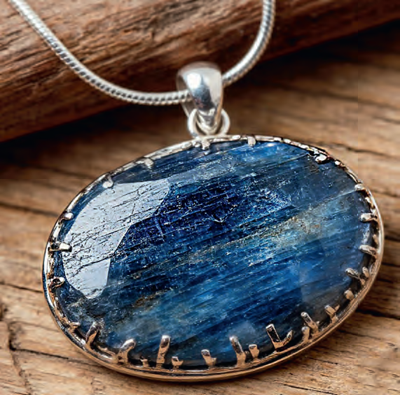 Кулон, кианит, золото