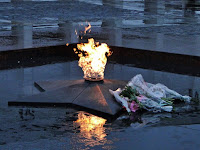 Llama eterna a la entrada del Museo de la Gran Guerra Patriótica en el Parque de la victoria en Moscú. 