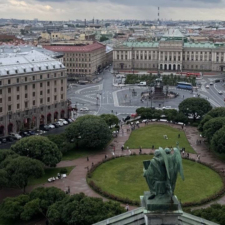 Колоннада Исаакиевского собора