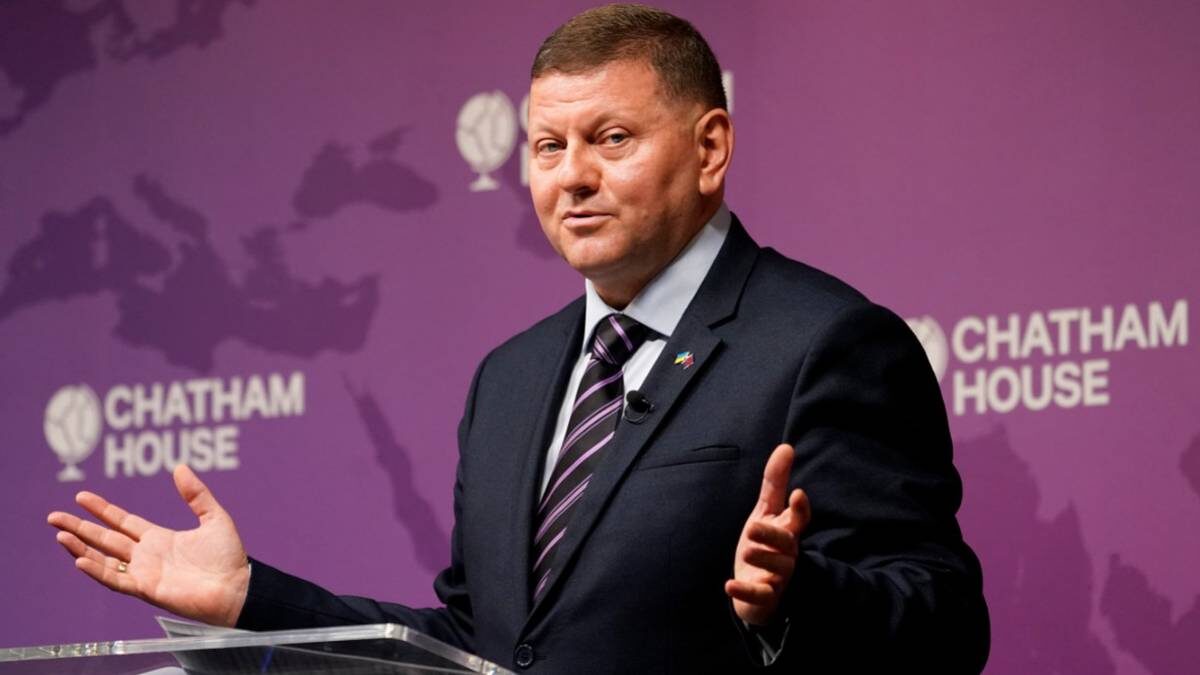    Бывший главком ВСУ Валерий Залужный выступает в Королевском институте международных отношений в Лондоне / Фото: Alberto Pezzali / AP / ТАСС