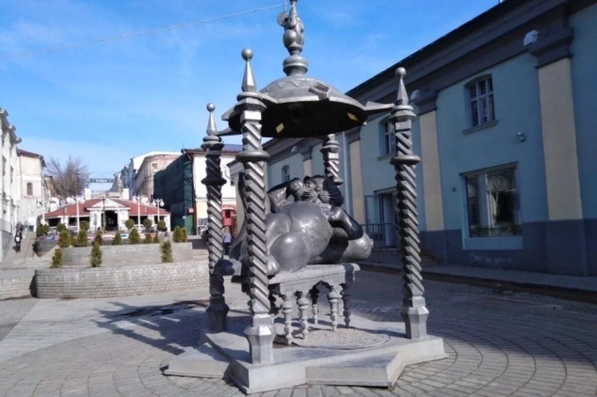    Памятник Коту Казанскому на ул. Баумана в Казани.