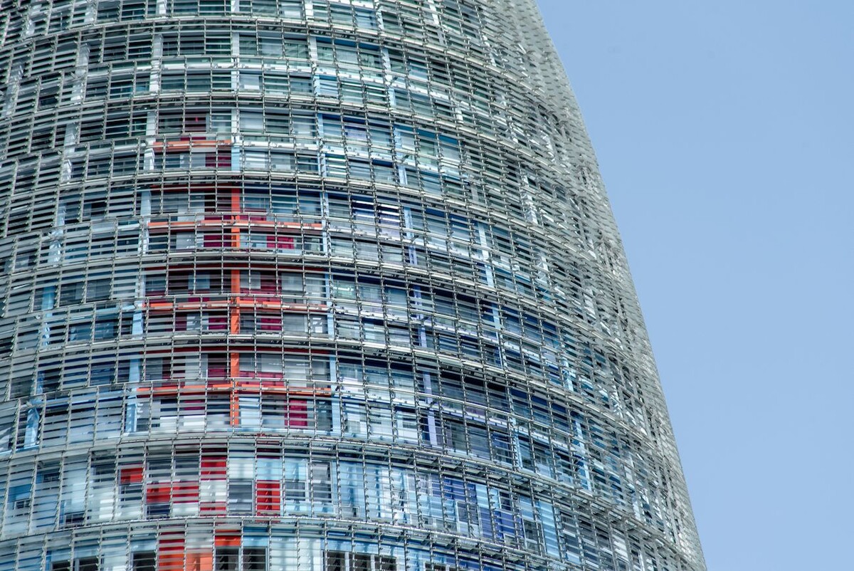 Башня Агбар (Torre Agbar) в Барселоне, Жан Нувель, 2005