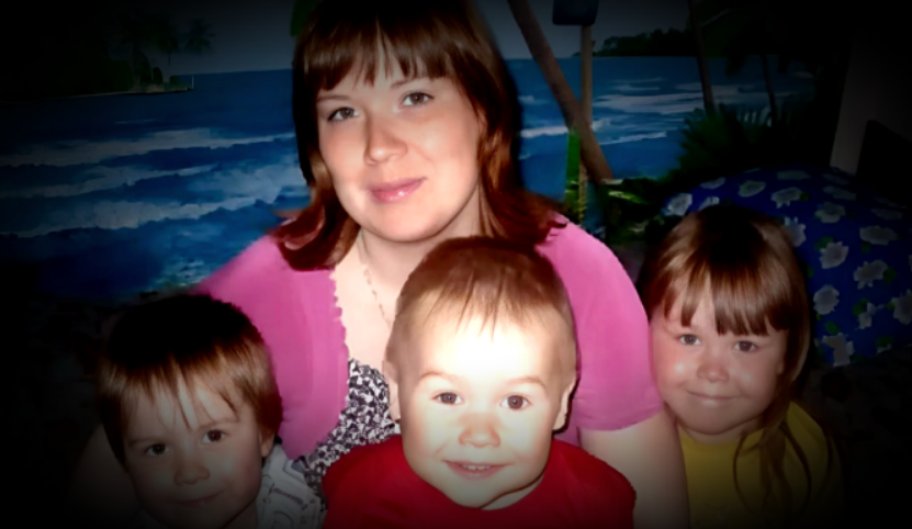 Фотография Насти(справа) с матерью и братьями