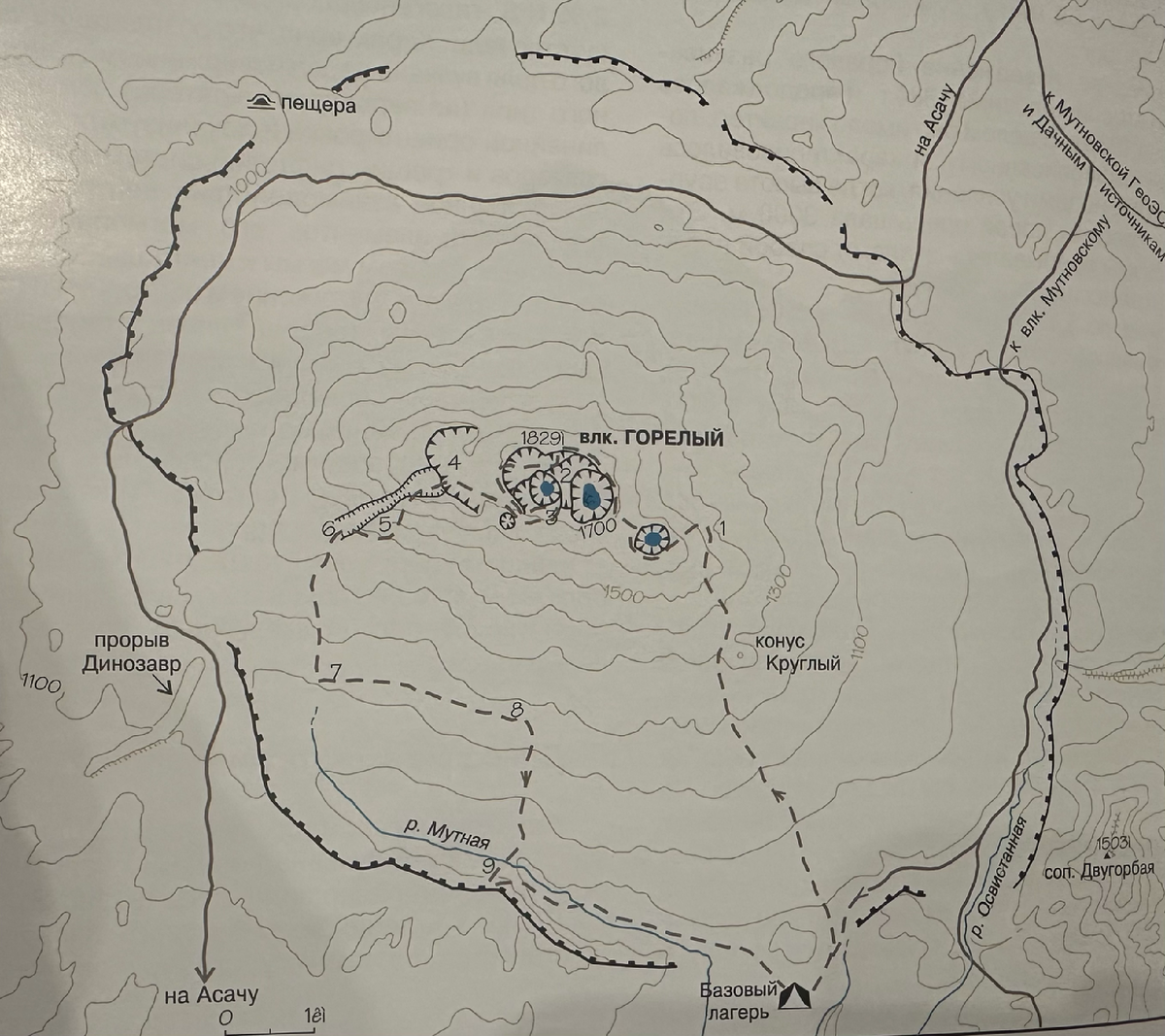 С  юго-востока - стандартная туристическая тропа. С северо-запада - восхождение через лавовые языки.