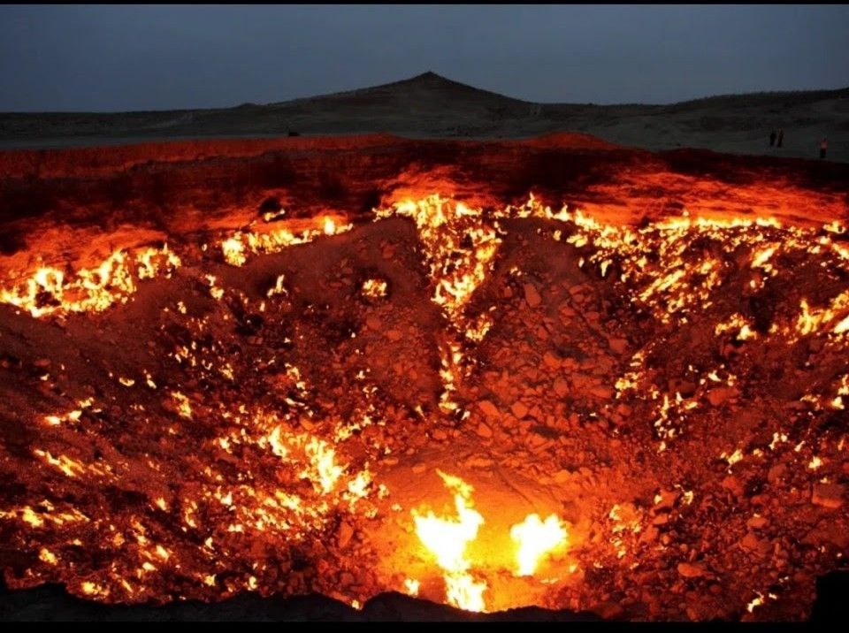 Это горит природный газ. Про это место много информации в интернете.