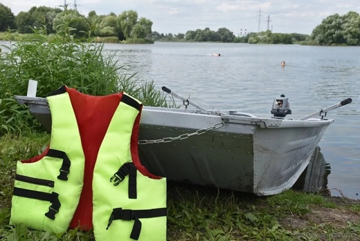    В Казани спасатели вытащили из воды пассажиров перевернувшейся лодки