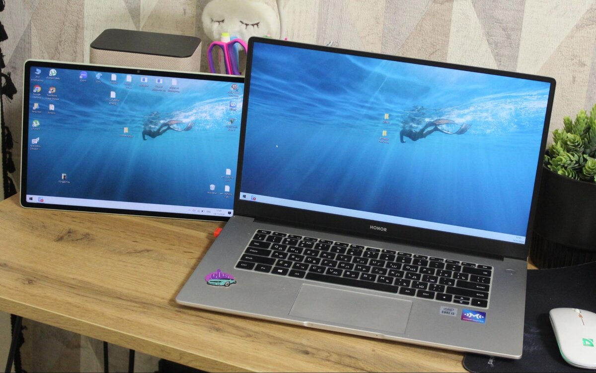 Работать в таком виде, оказывается, реально удобно. Фотография в свободном доступе.