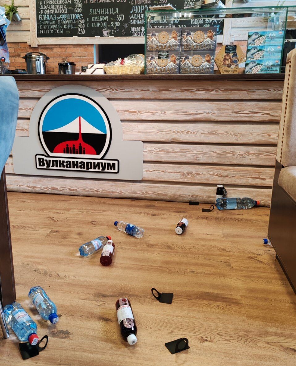 Последствия землетрясения в музее вулканов 