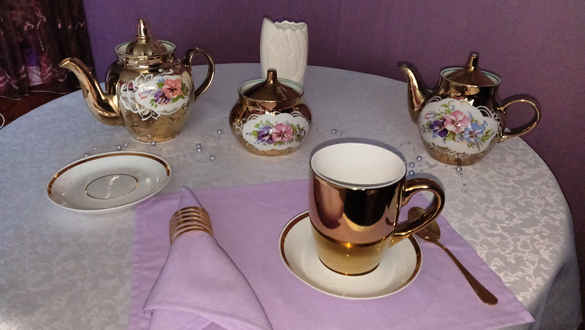 Золото на фарфоре. Фото автора