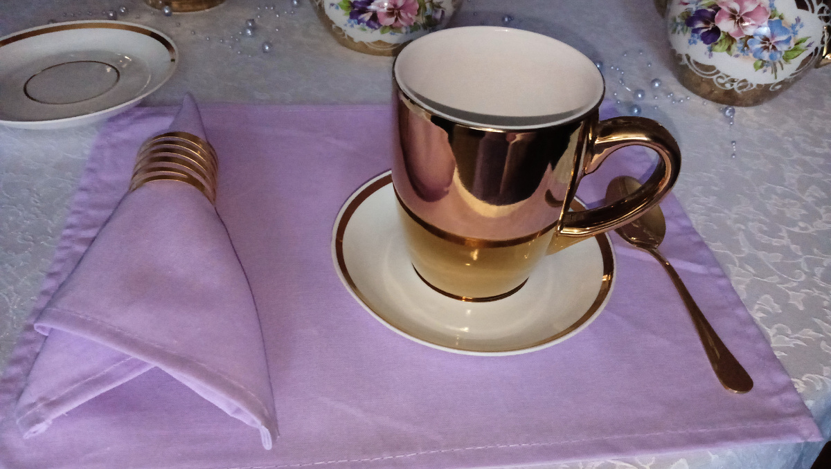 Золото на фарфоре. Фото автора