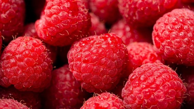 Аспирин и витамины с куста: 7 поводов порадовать себя малиной