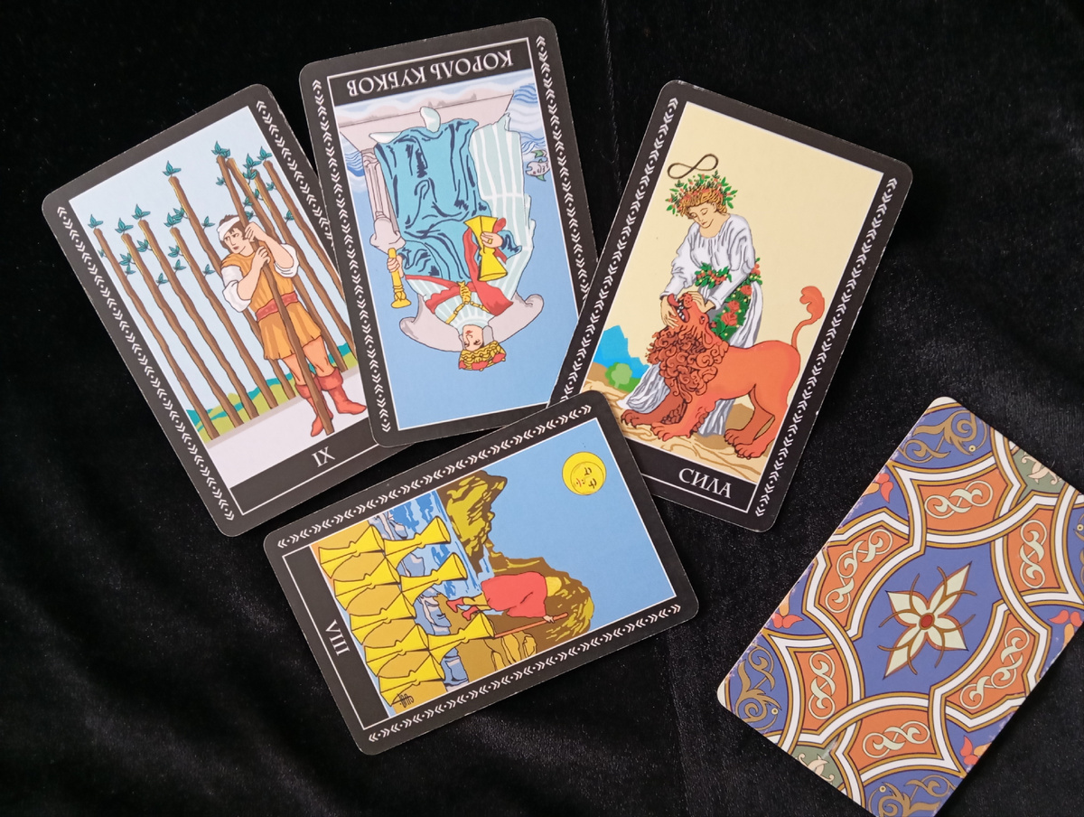 Таро для Весов на август 2025